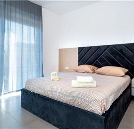 4 Bedroom Villa with Pool near Vodice town, Sibenik Riviera, sleeps 8